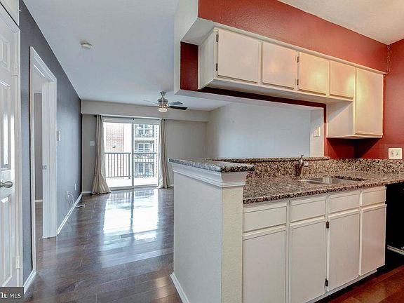 4th image of 3307 Wyndham Cres #3164