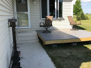 471 Lake Dr, Winsted, MN 55395