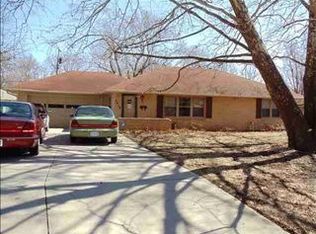 2010 SW James St, Topeka, KS 66604