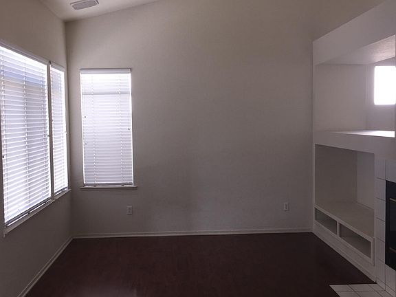 4th image of 952 Campbell Cir
