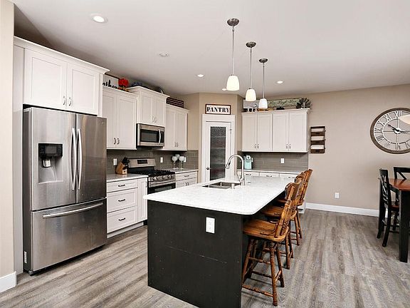 2nd image of 1105 Vineyard Way