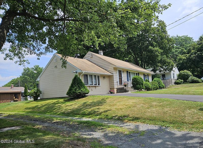 3rd image of 12 Sanford Avenue