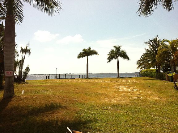3rd image of 1012 Dolphin Dr