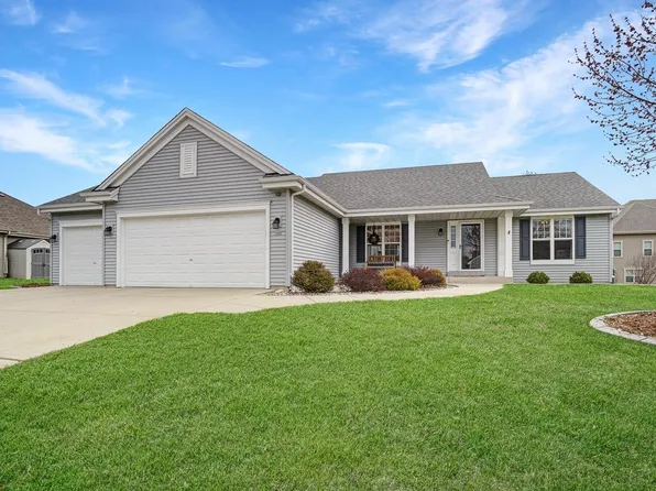 590 Lambert DRIVE, Slinger, WI 53086
