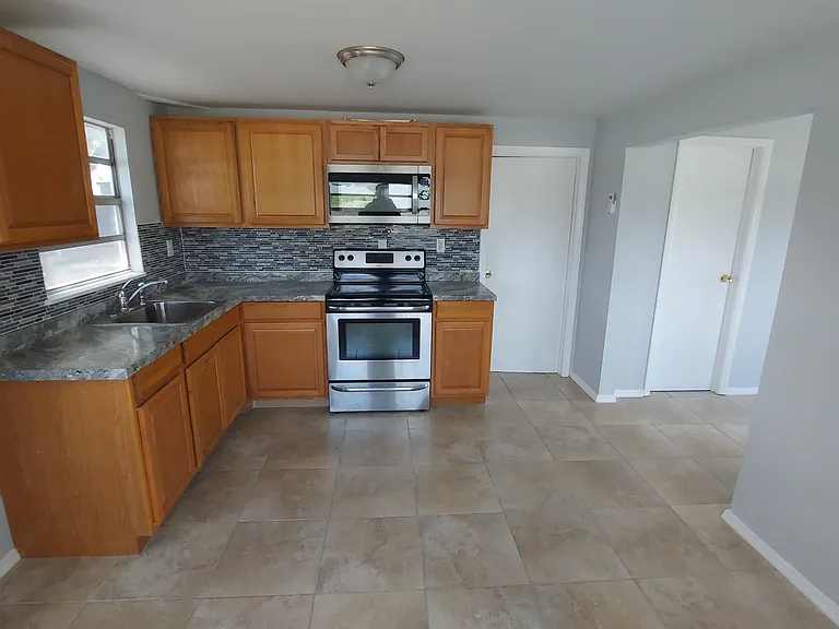 3218 24th St SW — Photo 1