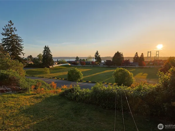 1310 N Heatherwood W, Tacoma, WA 98406