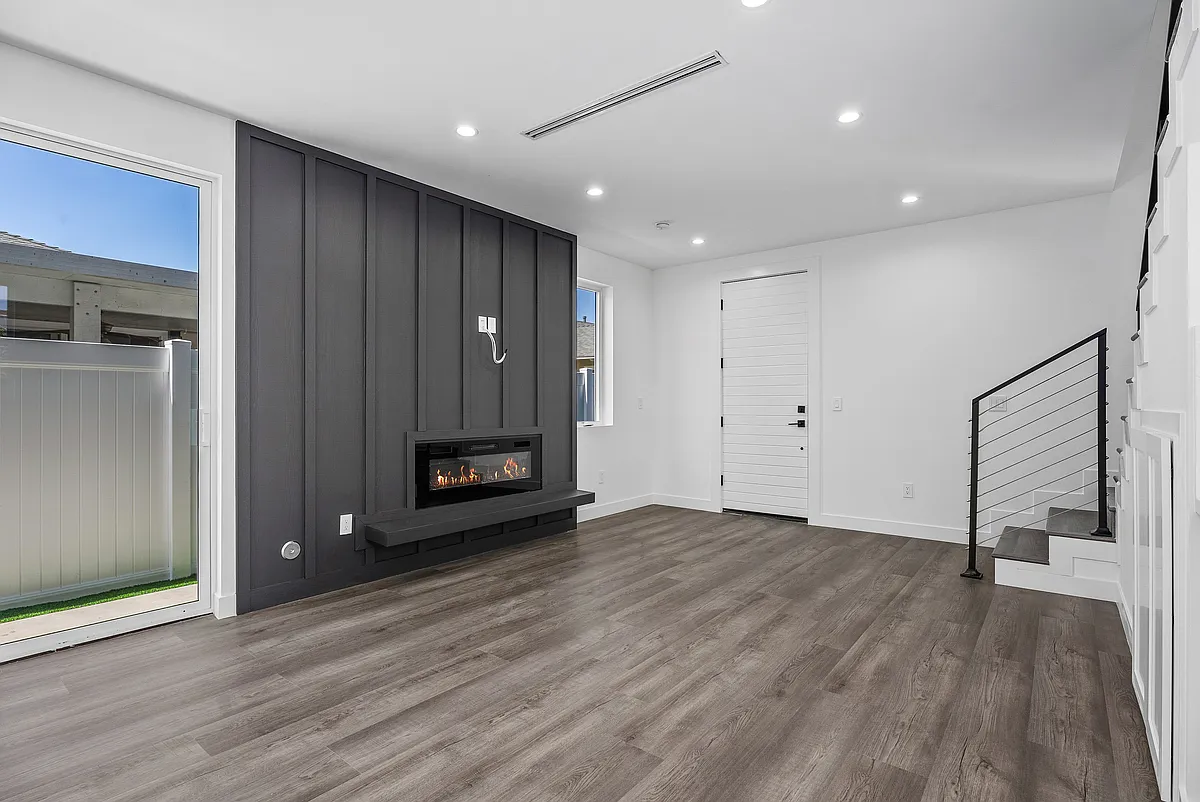 3 bed, 1200 sqft, $3,950 — Photo 1