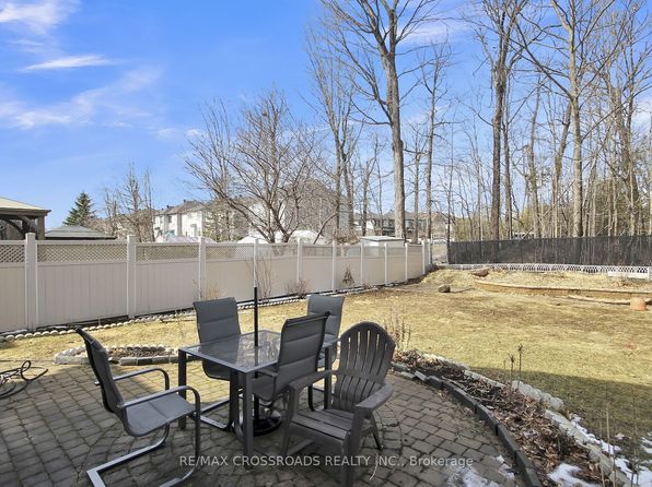 10 Tierney Dr, Ottawa, ON K2J 4W2