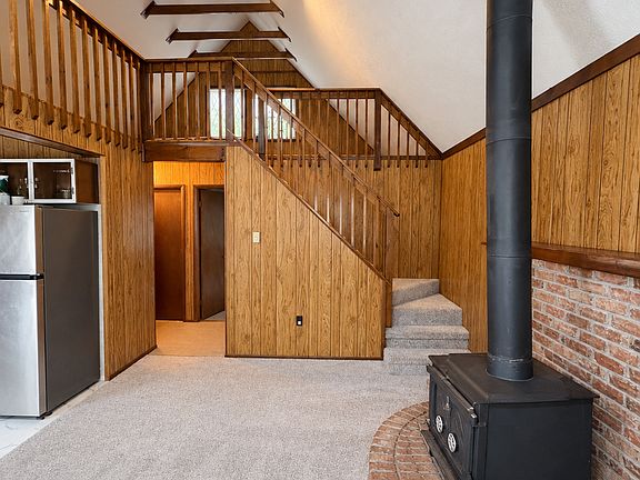 4th image of 102 Price St
