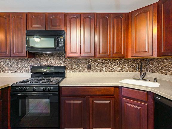 3rd image of 223 Sterling Pl #1