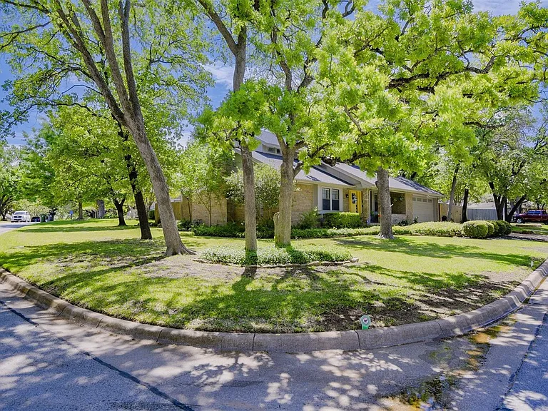 2205 Prestonwood Dr — Photo 3
