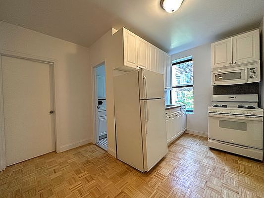 2nd image of 209 W 13th St APT 7