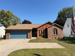 39910 Bridgeview St, Harrison Township, MI 48045