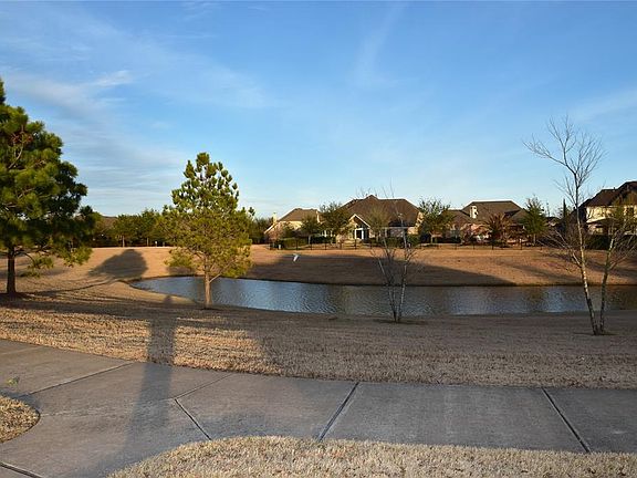 5th image of 18803 Cove Pointe Dr