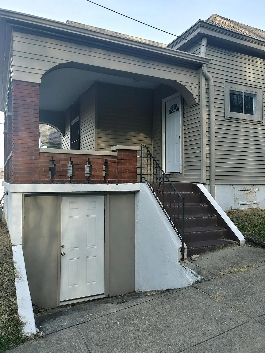 947 Thornton St photo 1