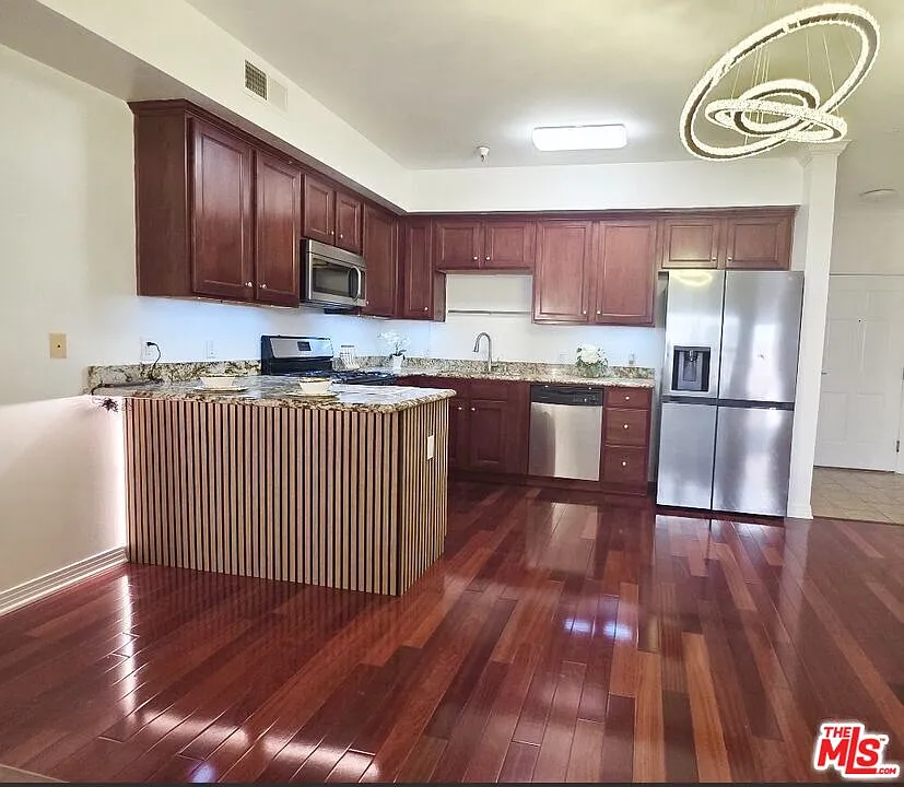 1025 Dewey Ave #205