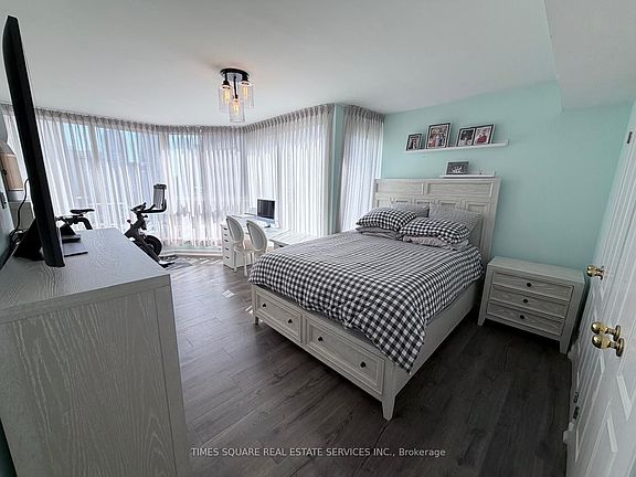 5th image of 55 Centre Ave #2003