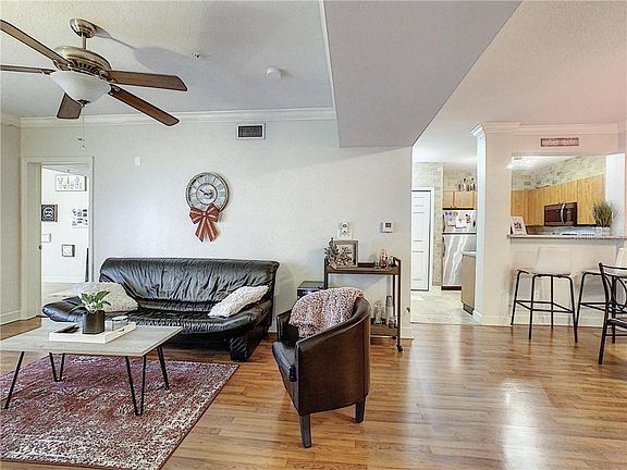 4th image of 206 E South St Unit 2008