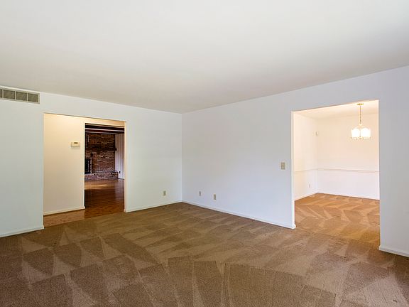 3rd image of 137 Dogwood Dr