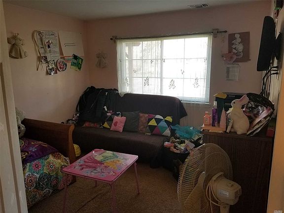 2nd image of 221 Lake Pointe Cir