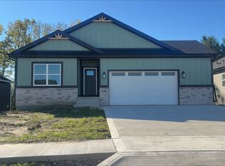 3260 Brook Landing Ct, Des Moines, IA 50317