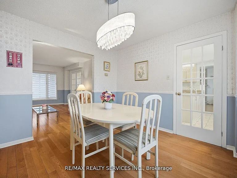 62 Fernbrook Cres — Photo 11