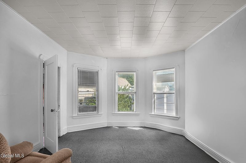 3rd image of 312 Duane Avenue