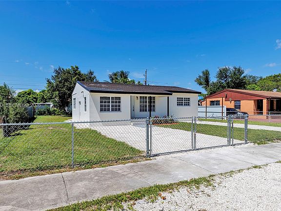 3rd image of 1325 NW 113th Ter
