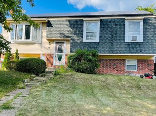 16 Woodshire Dr, Sicklerville, NJ 08081