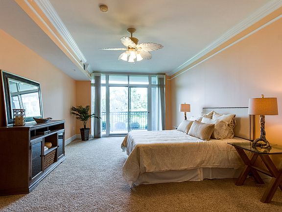 5th image of 213 S Plaza Ct