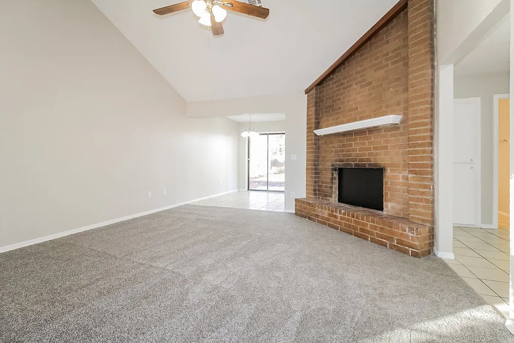 3 bed, 2.0 bath, 1196 sqft, $1,370 — Photo 4
