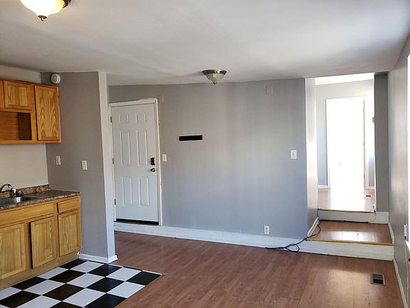 4th image of 2033 E York St #2