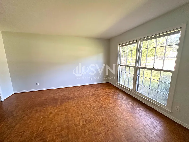 110 Windsor Dr — Photo 5