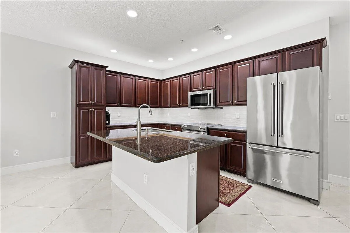 4 bed, 3.5 bath, 2998 sqft, $6,200 — Photo 4