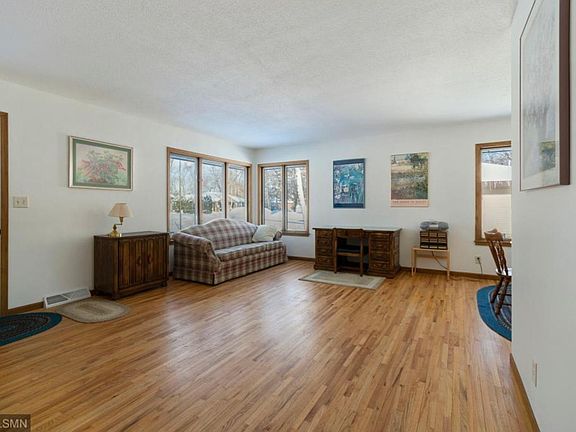 5th image of 10817 Johnson Ave S