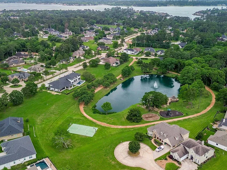 241 Blue Hill Dr — Photo 39