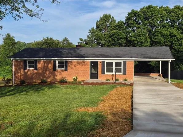 220 Kerner Knolls Dr, Kernersville, NC 27284