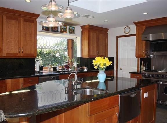 5th image of 464 Lynnbrook Ave