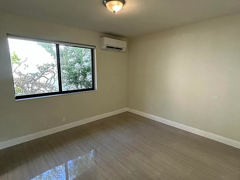 916 NE 15th Ave #3 — Photo 13