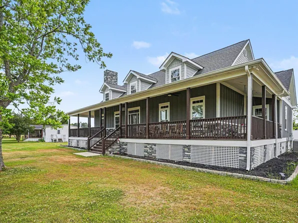 942 Meadow Dr., Loris, SC 29569