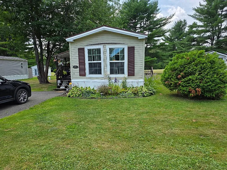 21 Karen St #1 — Photo 1