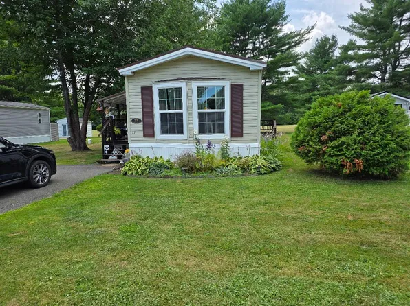 21 Karen St, Palmyra, ME