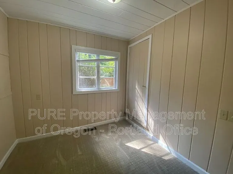 3550 Lake Grove Ave — Photo 16