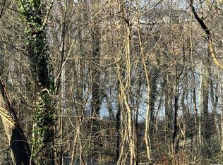 60 Glenwood Rd, Roslyn, NY 11576