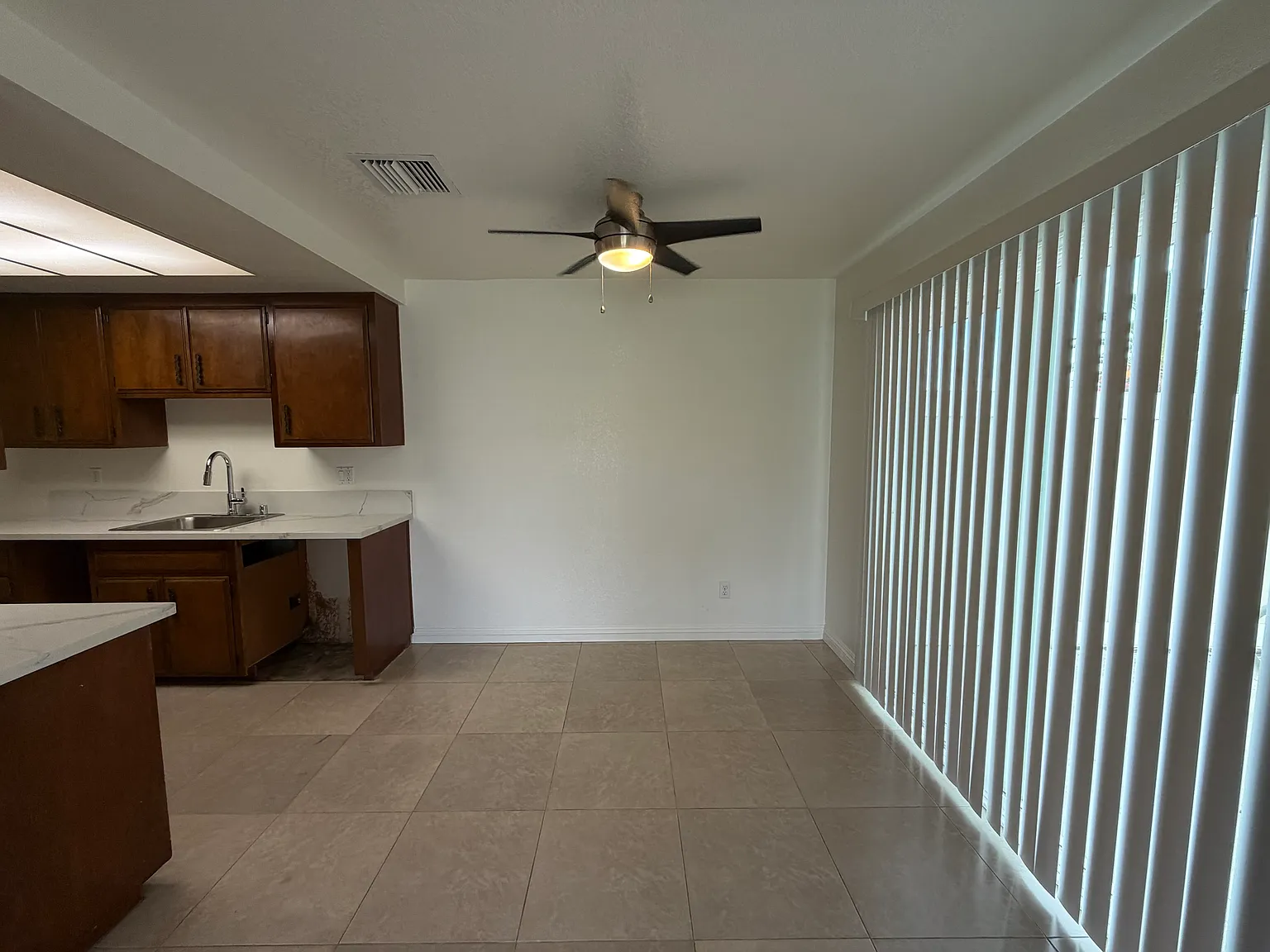 3 bed, 1053 sqft, $2,700 — Photo 4