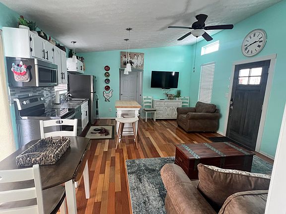 4th image of 185 Turkey Ridge Rd