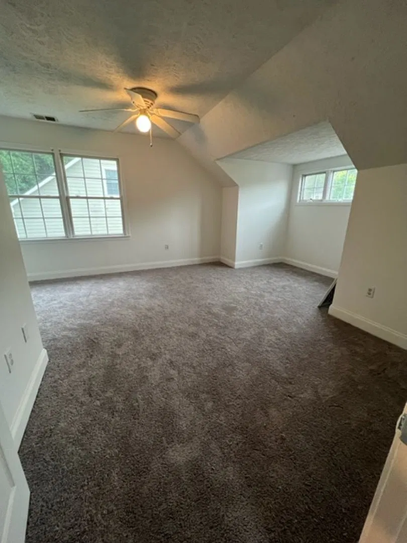 4 Bedroom/4 Bathroom House! — Photo 3