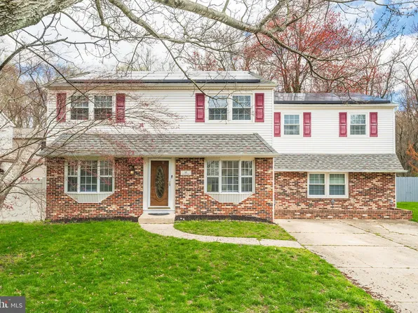 68 Wellington Pl, Burlington, NJ 08016