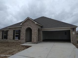 408 Dulworth Ct, Breaux Bridge, LA 70517