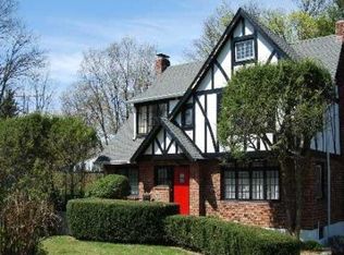 9 Terrace Dr, Port Washington, NY 11050